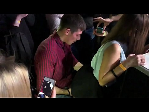 ❤️ Sexe real en una discoteca russa. Noia russa de 18 anys a l'anus i la vagina follada en una discoteca ❤❌ Súper porno a nosaltres ca.courseclass.ru ☑
